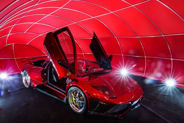 Dicker Motor, breite Felgen: Wer sein Auto komplett unverwechselbar machen will, muss tief in die Tasche greifen - wie bei diesem Lamborghini Murcielago. - © Oliver Berg/dpa