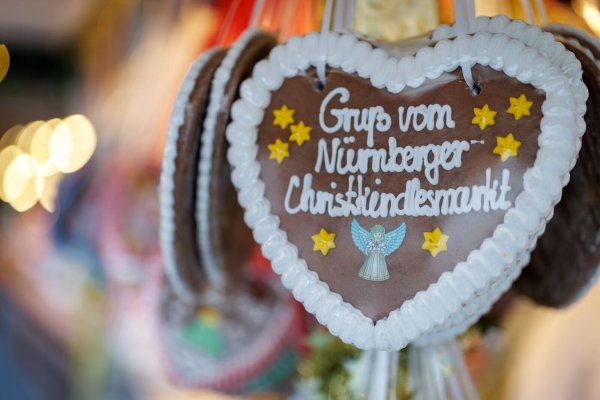 Der Nürnberger Christkindlesmarkt 2024 ist eröffnet. - © Daniel Karmann/dpa