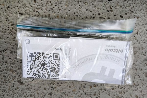 Köder auf den Straßen: Die QR-Codes auf den falschen Paper-Wallets führen nicht zum erhofften Geldsegen, sondern auf betrügerische Webseiten. - © Dirk Averesch/dpa-tmn
