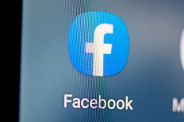 Facebook - © Foto: Fabian Sommer/dpa