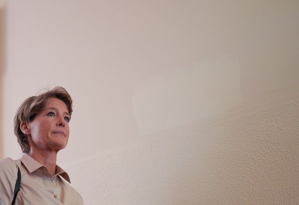 Christina Block auf dem Weg zum Sitzungssaal im Strafjustizgebäude. - © Marcus Brandt/dpa