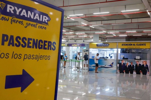 Der Streik des Bodenpersonals für Ryanair in Spanien hatte zunächst kaum Auswirkungen für die Passagiere. Es gab leichte Verspätungen, aber von gestrichenen Flügen wurde nichts bekannt. - © Clara Margais/dpa
