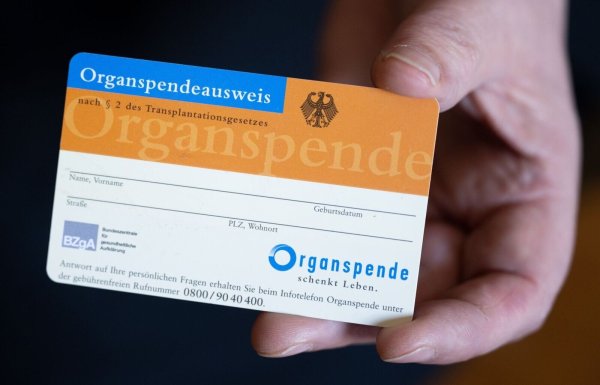 Nach Daten der Deutschen Stiftung Organtransplantation gab es 2022 6,9 Prozent weniger Spenden als im Jahr davor. - © Hendrik Schmidt/dpa