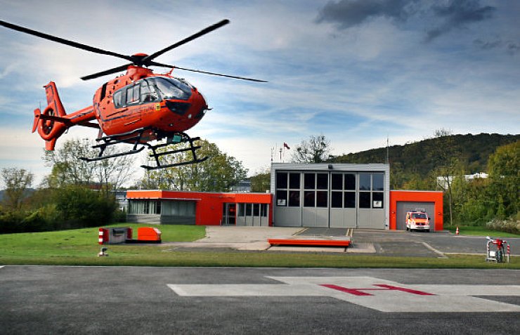 Der neue Landeteller auf dem Gilead-Dach wird erst in Kürze mit einem roten Heli-H versehen. - © FOTO: DETLEF WITTIG