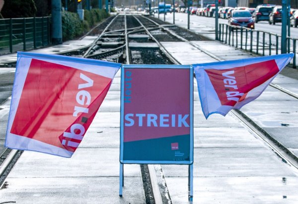 Am Montag wird ab 03.00 Uhr für 48 Stunden die Rheinbahn in Düsseldorf bestreikt. (Symbolbild) - © Jens Büttner/dpa