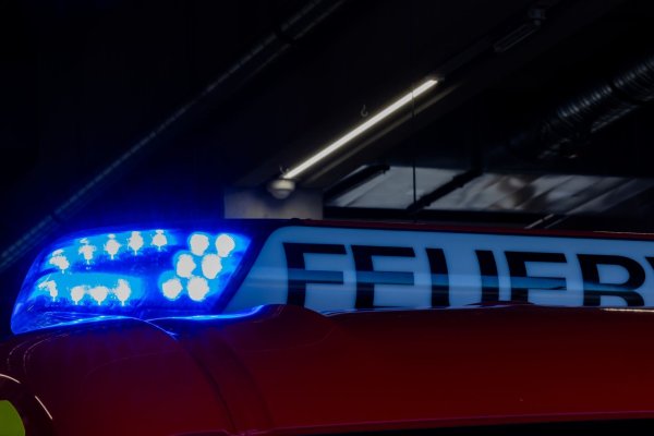 Ein Feuerwehrsprecher schloss ausströmendes Erdgas als Ursache aus. (Symbolbild) - © Rolf Vennenbernd/dpa