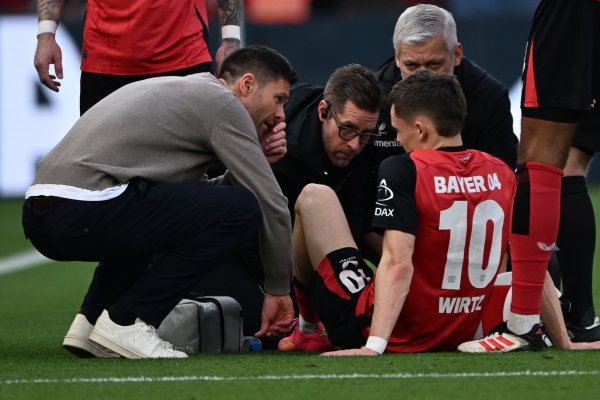 Bayer Leverkusens Mittelfeldstar Florian Wirtz hat sich im Bundesligaspiel gegen Werder Bremen verletzt. - © Federico Gambarini/dpa