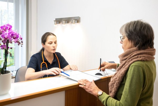 Was genau kostet\\\'s? Darüber muss die Arztpraxis bei individuellen Gesundheitsleistungen aufklären. - © Benjamin Nolte/dpa-tmn