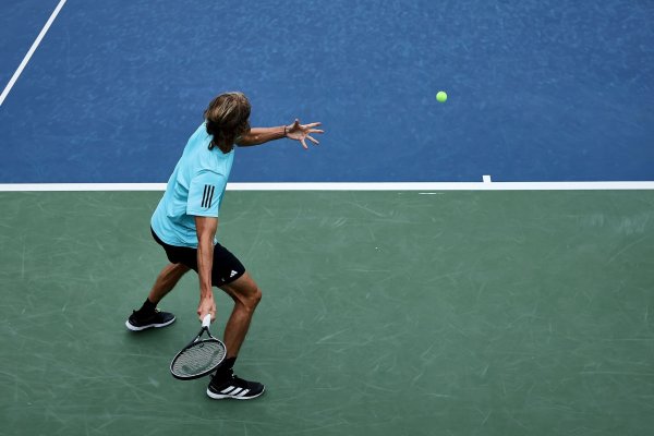 Alexander Zverev aus Deutschland in Aktion. - © Mathias Schulz/ZUMA Press Wire/dpa
