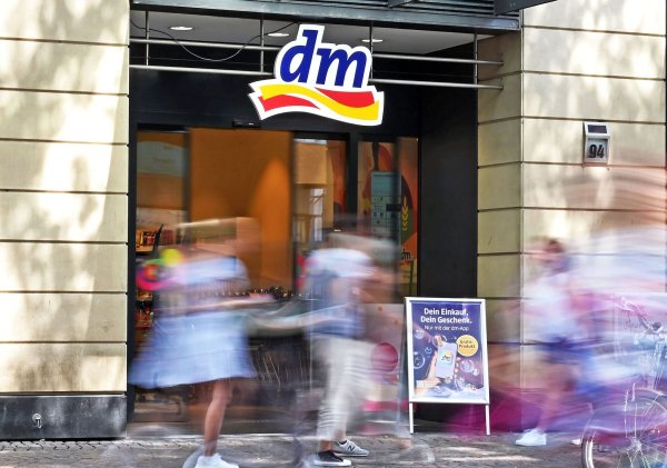 Eine dm-Filiale in der Karlsruher Innenstadt. - © Uli Deck/dpa