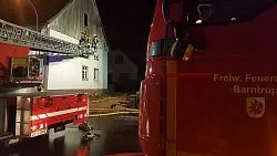Die Freiwillige Feuerwehr Barntrup ist am Sonntagabend zu einem Brand in Alverdissen ausger&uuml;ckt. - &copy; J&ouml;rg Mengedoht/Feuerwehr Barntrup