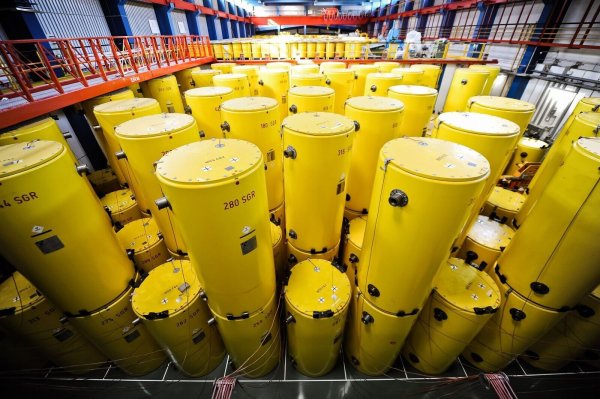 152 Atommüll-Behälter mit hochradioaktiven Brennelementen sollen von Jülich nach Ahaus gebracht werden. (Archivfoto) - © Andreas Endermann/dpa