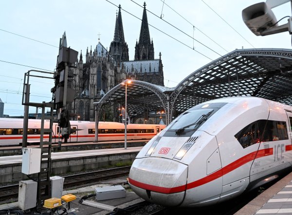 Mehr Züge aus Köln nach Brüssel und Frankfurt: Ab dem 14. Dezember gilt bei der Bahn der neue Fahrplan. (Archivbild) - © Roberto Pfeil/dpa