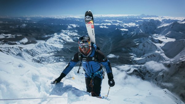 Der polnische Bergskifahrer Andrzej Bargiel am Mount Everest in Nepal vor seiner Abfahrt. - © Bartlomiej Pawlikowski/Red Bull Content Pool/dpa