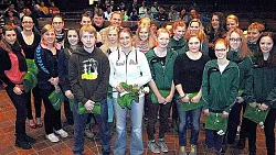 Stolze Sportler: Zahlreiche Ehrungen gab es in der Aula des Niklas-Luhmann-Gymnasiums. - © Foto: Gottwald