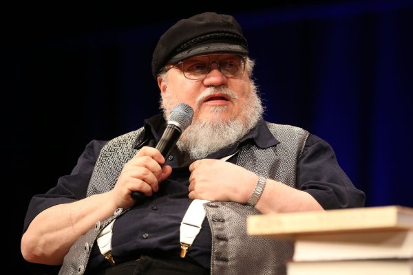 Der US-amerikanische Fantasy-Schriftsteller George R.R. Martin ist 75. - © Bodo Marks/dpa