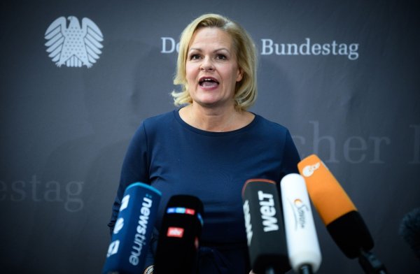 Bundesinnenministerin Nancy Faeser nach ihrer Teilnahme an der Sitzung des Innenausschusses im Deutschen Bundestag. - © Bernd von Jutrczenka/dpa