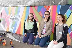 Jasmin, Sophia und Janine vom Hermann-Vöchting-Gymnasium Blomberg konnten mit ihrem Entwurf überzeugen (von links) - © Privat