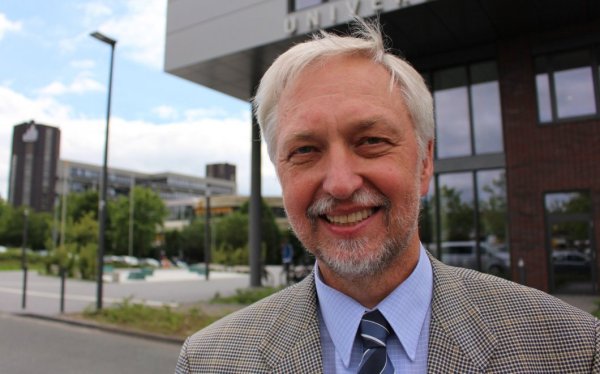 Lenkt die Geschicke der Uni Paderborn: Der neue Präsident Wilhelm Schäfer. - © Frauke Döll