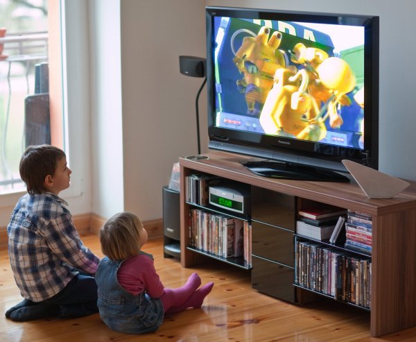 Kinder vor dem Fernseher - © Foto: Patrick Pleul/dpa