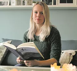 Maira Stork hat ihre Trauer mit einem autobiographischen Buch &uuml;berwunden. - &copy; Fabian Herbst