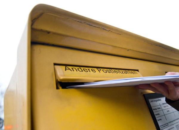Entscheidend ist die Aufgabe: Rechtlich gilt ein Brief drei Tage nach Versand als zugestellt. - © Andrea Warnecke/dpa-tmn