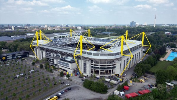 Sehnsuchtsort für viele Fußballfans: Der Signal-Iduna-Park fasst zur EM 62 000 Zuschauer. - © Federico Gambarini/dpa