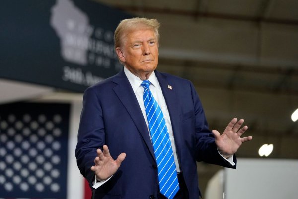 Trump habe seine Zusage zu einem TV-Interview vor der Präsidentenwahl zurückgezogen, teilte der Sender CBS mit. - © Charlie Neibergall/AP/dpa