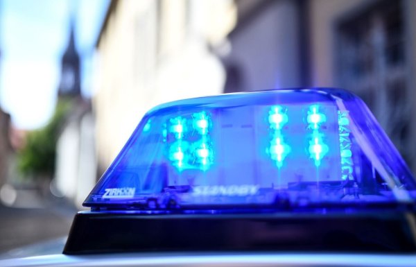 Die Polizei verdächtigt die Mutter ihr Kind getötet und im Hausmüll entsorgt zu haben (Symbolbild) - © Patrick Seeger/dpa