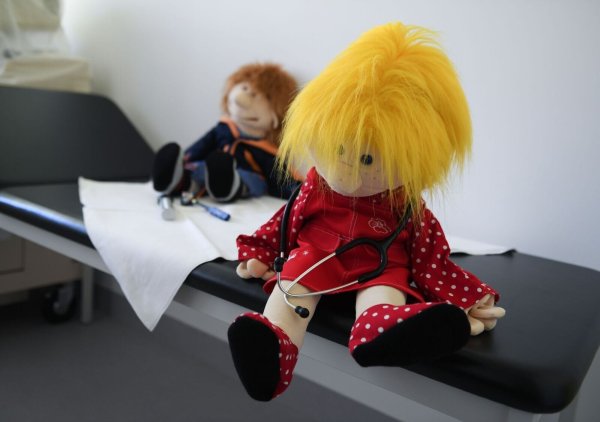 Nordrhein-Westfalen will den Schutz und die Rechte von Kindern stärken (Foto-Illustration) - © Arne Dedert/dpa