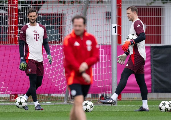 Torwart Sven Ulreich (l) hat sich im Ton vergriffen und wird für ein Spiel gesperrt. - © Sven Hoppe/dpa