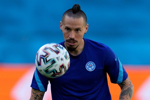 Der slowakische Fußball-Nationalspieler Marek Hamsik hat das Ende seiner aktiven Karriere verkündet. - © Thanassis Stavrakis/AP/dpa