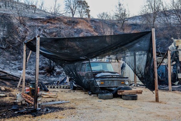 Das «Canyon Fire» zerstörte nach Angaben der Behörden mindestens sieben Gebäude. - © Amy Katz/ZUMA Press Wire/dpa