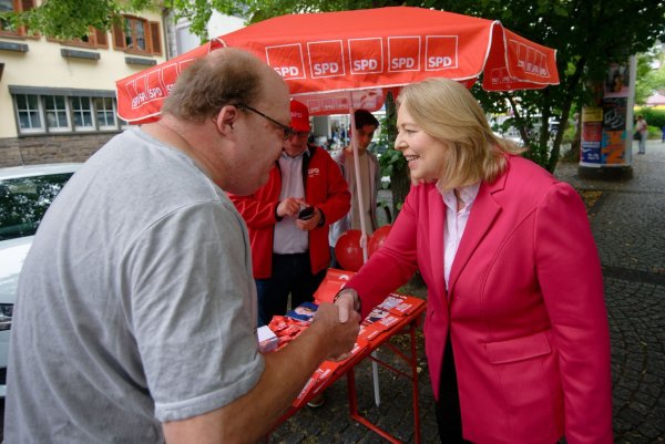 Parteichefin Bas ist in diesen Tagen überall in NRW unterwegs. - © Henning Kaiser/dpa