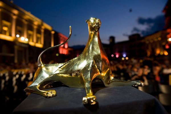 Wer bekommt ihn? Der Goldene Leopard ist der Hauptpreis des Internationalen Filmfestivals in Locarno. - © Jean-Christophe Bott/Keystone/dpa