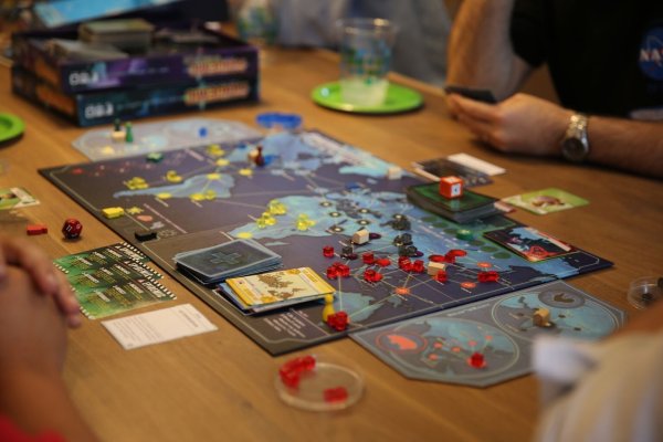 «Pandemic» - © Foto: Asmodee/dpa-tmn