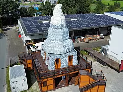 Die "Zauberhafte Weihnacht unter dem Fels" ist auf dem Klosterplatz eines der Highlights des Bielefelder Weihnachtsmarktes. - © Eike J. Horstmann