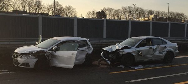 Bei dem Auffahrunfall wurden mehrere Personen verletzt, ein Beifahrer starb später im Krankenhaus. - © Stefan Gerold
