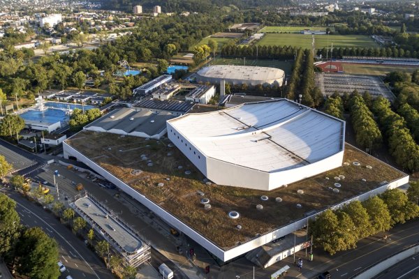 Die St. Jakobshalle fasst etwa 12.000 Menschen (Archivbild) - © Georgios Kefalas/KEYSTONE/dpa