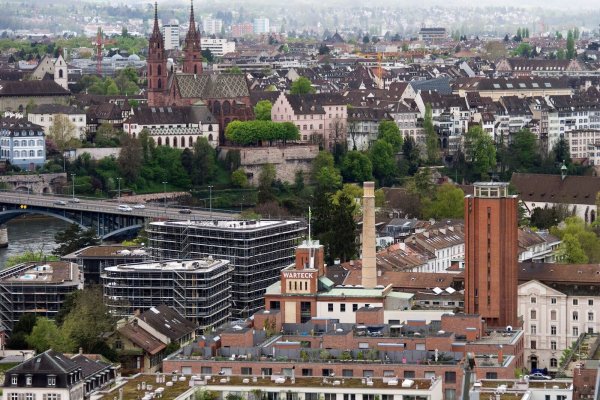 Basel hat im Rennen um die Austragung des ESC 2025 die Nase vor Genf. (Archivbild) - © Georgios Kefalas/Keystone/dpa