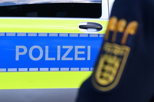 Mit einer Razzia gehen Ermittler gegen die organisierte Kriminalität vor. (Foto Illustration) - © Bernd Weißbrod/dpa