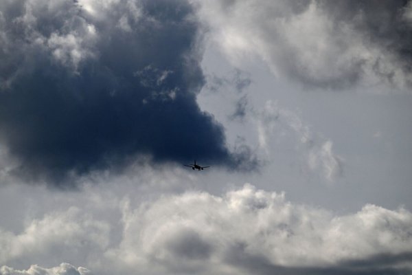 Sonne und Wolken wechseln sich in Nordrhein-Westfalen ab. (Symbolbild) - © Federico Gambarini/dpa