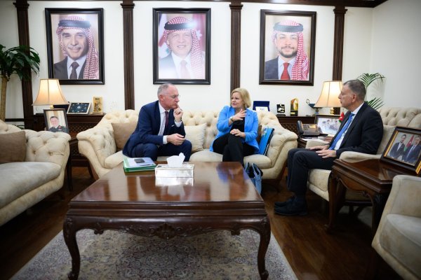 Bundesinnenministerin Faeser ist zusammen mit ihrem österreichischen Amtskollegen Karner zu Gesprächen im Nahen Osten. In Jordanien wurden sie von Innenminister Masen al-Faraja empfangen. - © Bernd von Jutrczenka/dpa