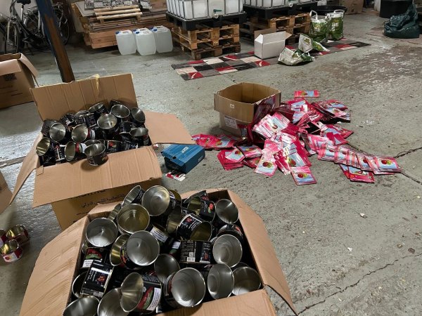 Der Straßenverkaufswert des Rauschgifts liegt laut Ermittlern bei rund 122.000 Euro. - © --/Zollfahndungsamt Essen/dpa