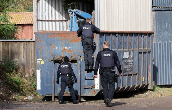 Laut Polizei fehlen konkrete Anhaltspunkte bei der Suche nach dem vermissten achtjährigen Fabian. - © Bernd Wüstneck/dpa