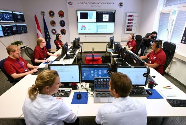 Weltweit simulieren zwei Wochen lang 17 Teams einige Bedingungen einer Mars- und Mondmission. Das Projekt wird in Wien vom Österreichischen Weltraum Forum koordiniert. - © Helmut Fohringer/APA/dpa
