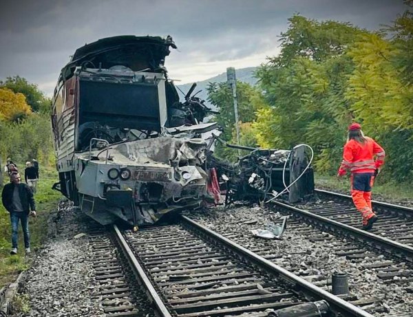 Der Zusammenstoß der beiden Personenzüge ereignete sich nahe dem Dorf Jablonov nad Turnou im Südosten der Slowakei, nahe der Grenze zu Ungarn. - © Kr Pz V Košiciach/TASR/dpa