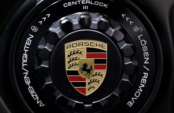 Der Sportwagenbauer Porsche hat im dritten Quartal mehr Geschäft gemacht als erwartet. - © Marijan Murat/dpa