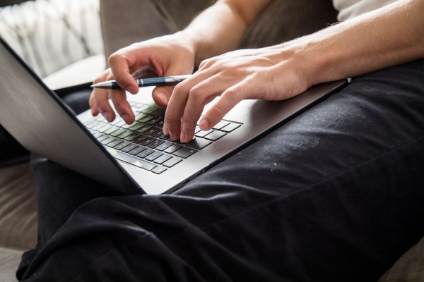 Geht bequem online: die Beantragung eines Versicherungsnummernnachweises. - © Christin Klose/dpa-tmn