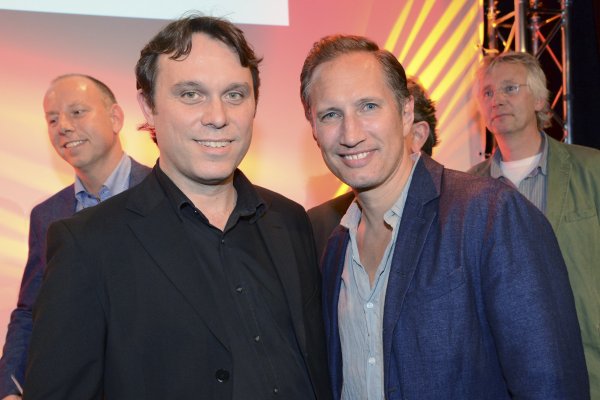 Bei der feierlichen Verleihung: Volker Pannenbecker (links) und sein "Pate" Benno Fürmann. - © Privat